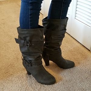 Grey boots with buckles